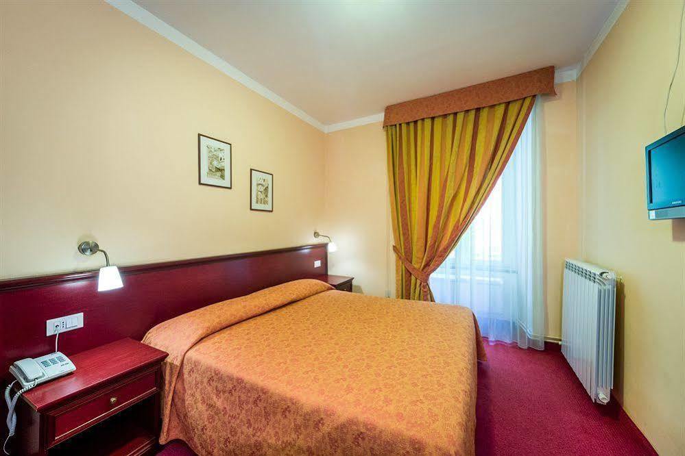 Hotel Boccascena Генуя Экстерьер фото