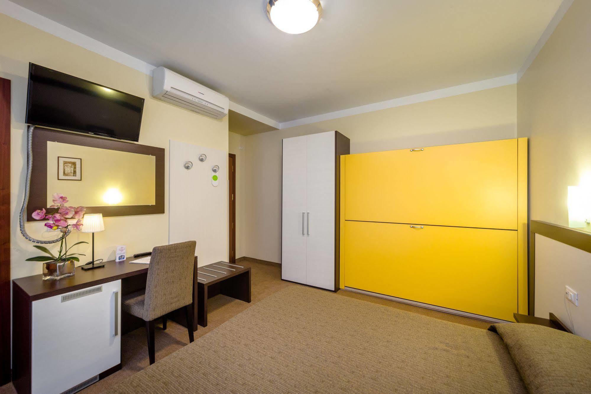 Hotel Boccascena Генуя Экстерьер фото