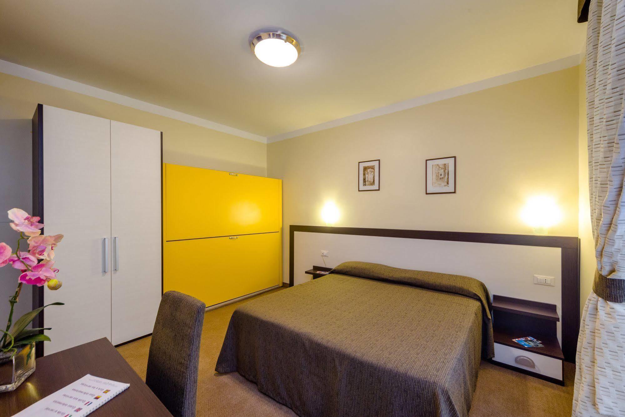 Hotel Boccascena Генуя Экстерьер фото